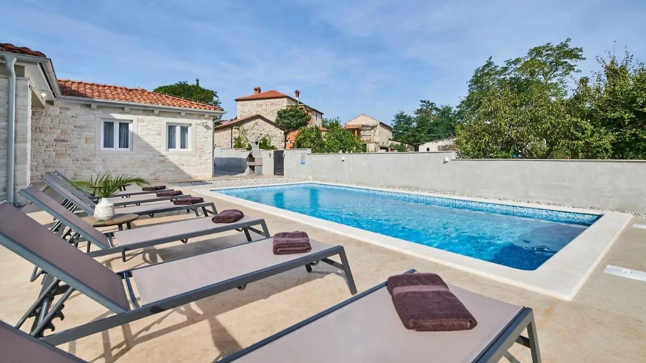 Villa Leon Brtonigla